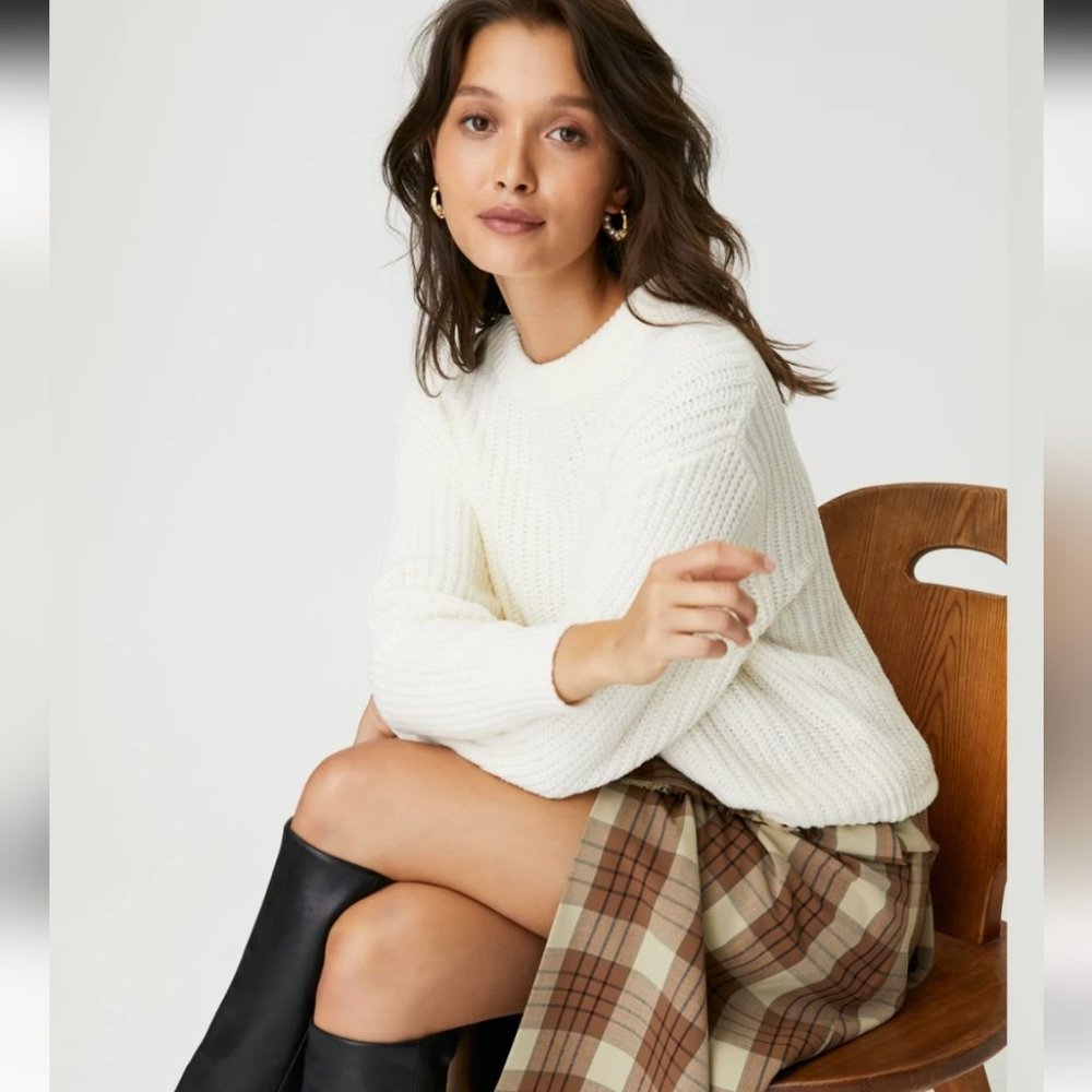 Aritzia Cream Crew Neck Sweater
